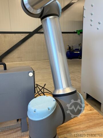 Robô industrial Universal Robots UR10e