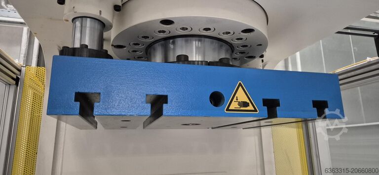 Ombyggnad av hydraulisk press (retrofitting) Hydraulische Einstellerpresse PYE 250 Z1