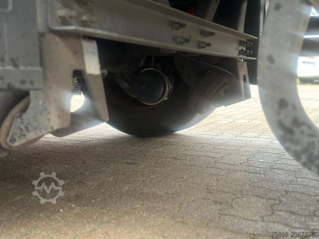 Auflieger mit Pritsche & Plane SCHMITZ CARGOBULL SCB S3T Mega Hubdach Edscha Liftachse