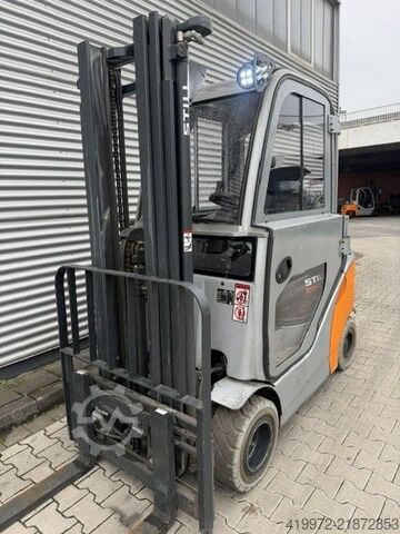 LPG gaffeltrucks Still RX70-20T Drive-In