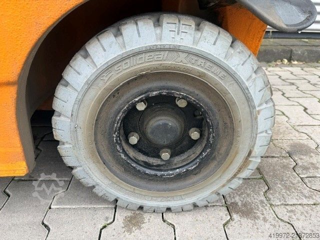 LPG gaffeltrucks Still RX70-20T Drive-In