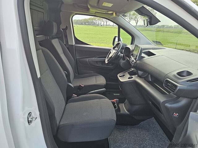 OPEL COMBO 1.5 otomatik vites, klima, navigasyon, park sensörü, yan kapı OPEL COMBO 1.5 automaat, airco, navi, pdc, zijdeur
