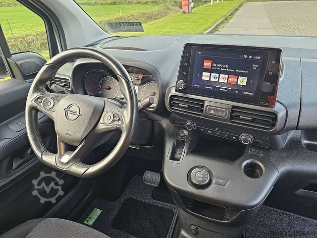 OPEL COMBO 1.5 otomatik vites, klima, navigasyon, park sensörü, yan kapı OPEL COMBO 1.5 automaat, airco, navi, pdc, zijdeur