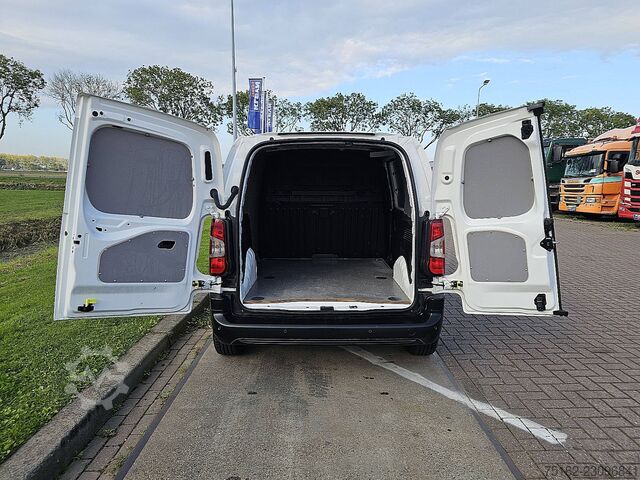 OPEL COMBO 1.5 otomatik vites, klima, navigasyon, park sensörü, yan kapı OPEL COMBO 1.5 automaat, airco, navi, pdc, zijdeur