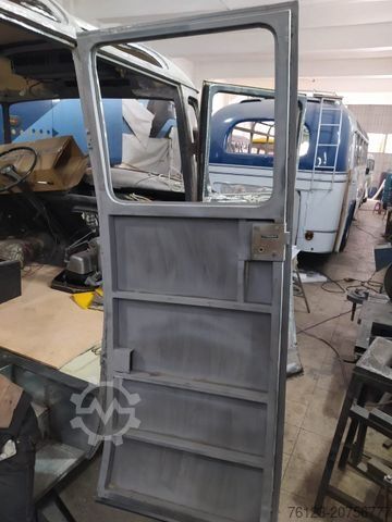 Minibus MERCEDES-BENZ Vorgänger Sprinter O 319 Samba mit Faltdach AC