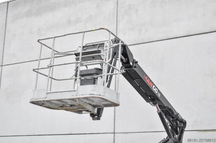 Plate-forme de travail télescopique articulée Manitou ManGo 12