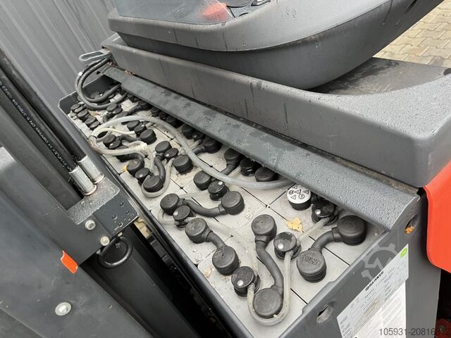 Schubmaststapler Linde R14-01