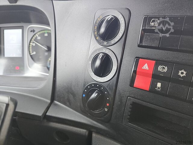 MERCEDES-BENZ ATEGO 1623 L Camión caja, plataforma elevadora, 16 t, puerta lateral, plataforma retrá MERCEDES-BENZ ATEGO 1623 L Bakwagen Laadklep 16T Zijdeur Onde...