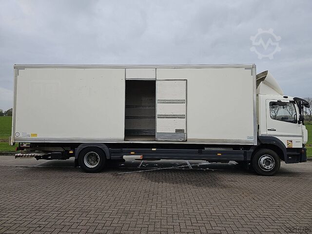 MERCEDES-BENZ ATEGO 1623 L Camión caja, plataforma elevadora, 16 t, puerta lateral, plataforma retrá MERCEDES-BENZ ATEGO 1623 L Bakwagen Laadklep 16T Zijdeur Onde...