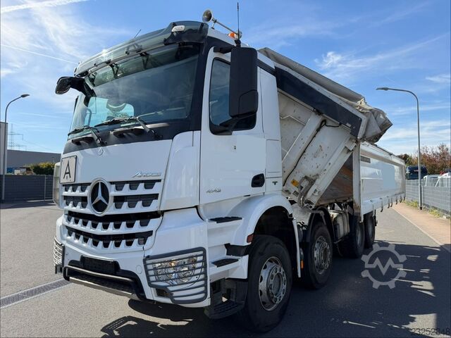 Camión volquete trilateral MERCEDES-BENZ Arocs 4143 8X4/ 3S Kipper Meiller 41t RETARDER