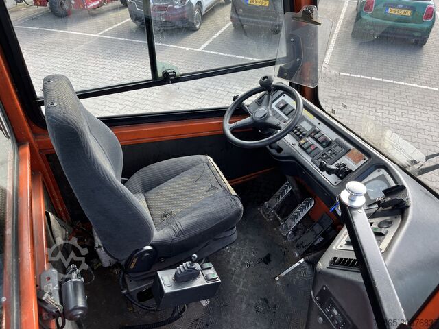 Estándar-SZM Terberg YT 182 / Terminal Tractor / Airco / Cummins