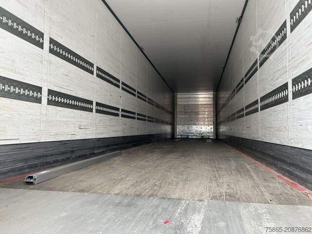 Koffer Schmitz Cargobull SCB S3B / Box Trailer / 2x Liftas / APK TUV 10-26