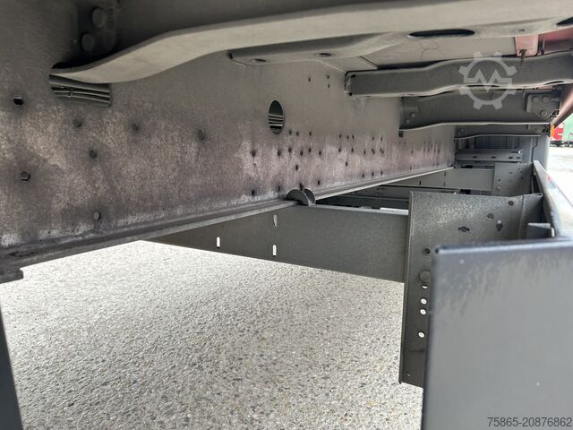 Koffer Schmitz Cargobull SCB S3B / Box Trailer / 2x Liftas / APK TUV 10-26