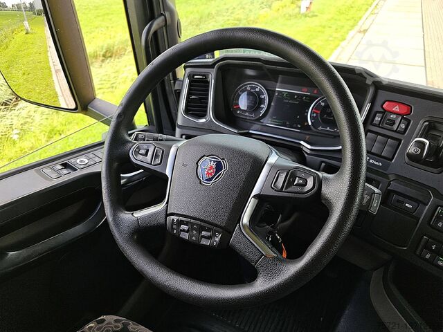 Standaard trekker SCANIA S450 SKIRTS 2X TANK RET.