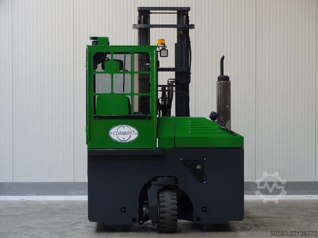 Chargeur latéral à quatre voies Combilift C3000