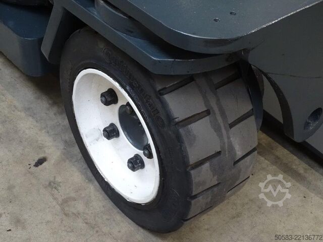 Chargeur latéral à quatre voies Combilift C3000