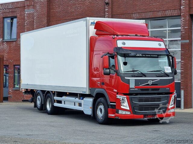 Koffer Volvo FM 370 Globetrotter 6x2*4 - Box with sidedoors ...