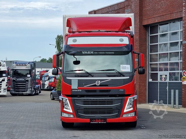 Koffer Volvo FM 370 Globetrotter 6x2*4 - Box with sidedoors ...