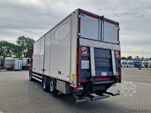 Koffer Volvo FM 370 Globetrotter 6x2*4 - Box with sidedoors ...