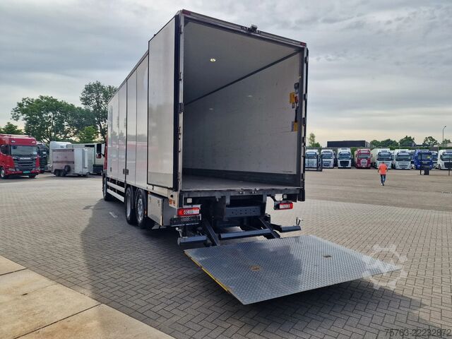 Koffer Volvo FM 370 Globetrotter 6x2*4 - Box with sidedoors ...