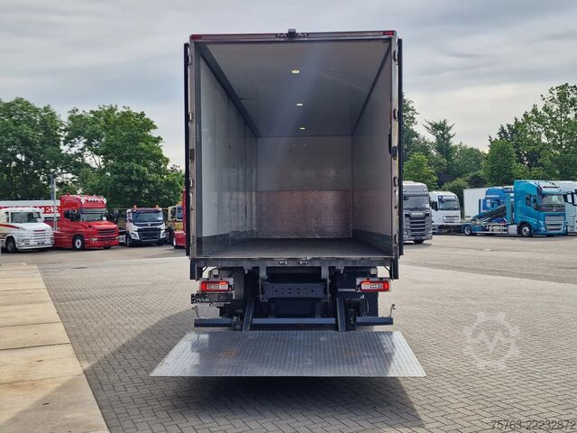 Koffer Volvo FM 370 Globetrotter 6x2*4 - Box with sidedoors ...