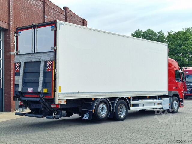 Koffer Volvo FM 370 Globetrotter 6x2*4 - Box with sidedoors ...