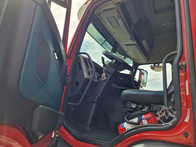 Koffer Volvo FM 370 Globetrotter 6x2*4 - Box with sidedoors ...