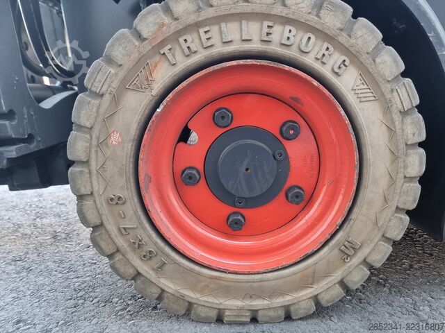 Viljuškar Linde E 16 L mit sehr guter Ausstattung!