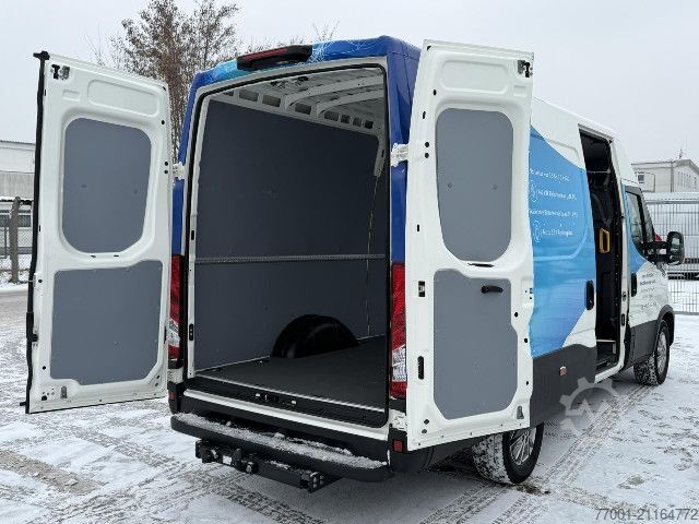 Furgon blaszak IVECO 35S14E V LED / AHK / ACC