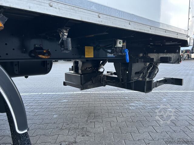  Kässbohrer Maxima XJ2 / Box / Laadklep 2500 kg / Liftas