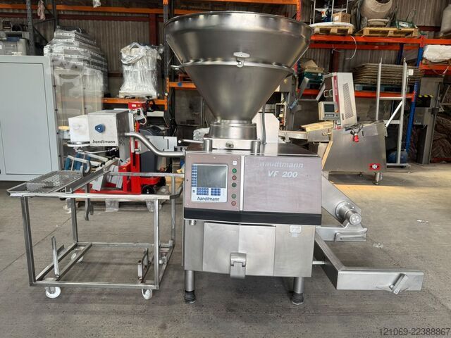 Sa Handtmann nastavkom za formiranje ćufti Handtmann VF200 Vacuum Filler VF200