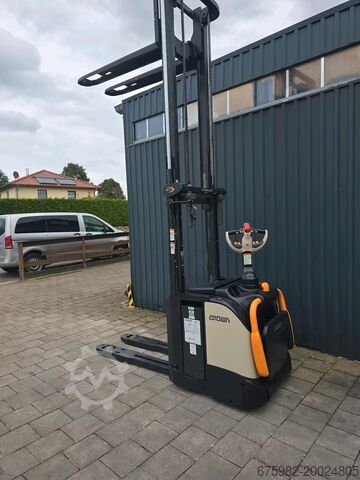 Heftruck met bestuurdersplatform CROWN ETi 4040