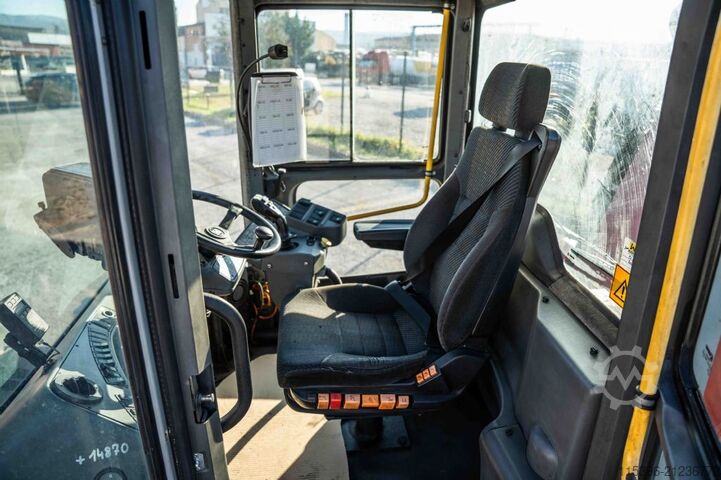 Empty Container Reachstacker Kalmar DRF100-54S6