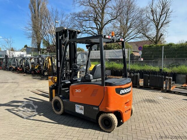 Elektromos négykerekű targonca Doosan B30X-7