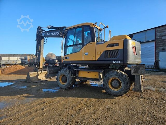 Mobile excavator VOLVO EW 140 D
