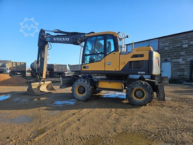 Mobile excavator VOLVO EW 140 D