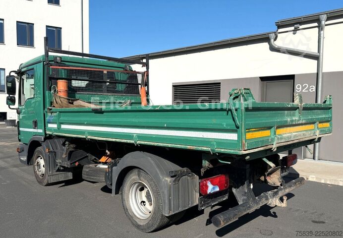 Autocamion basculant tridirecțional MAN 8.220 TGL, Klima, 3 Sitze, 2x AHK, 1.Hand