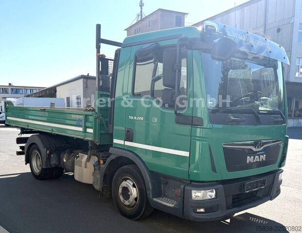 Autocamion basculant tridirecțional MAN 8.220 TGL, Klima, 3 Sitze, 2x AHK, 1.Hand