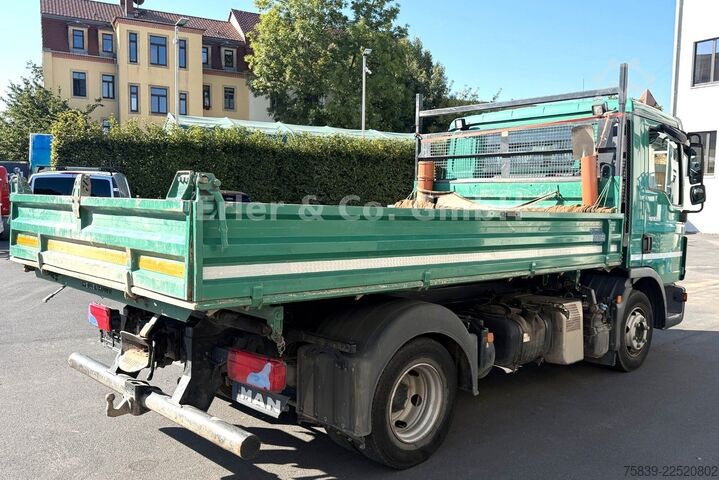 Autocamion basculant tridirecțional MAN 8.220 TGL, Klima, 3 Sitze, 2x AHK, 1.Hand