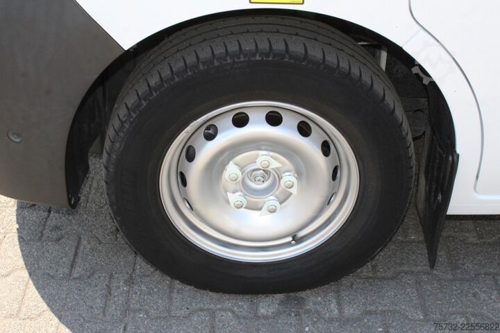 Lastbilsmonterad arbetsplattform Renault Master  Versalift VDTL 14m - 2 Per.Korb 230kg