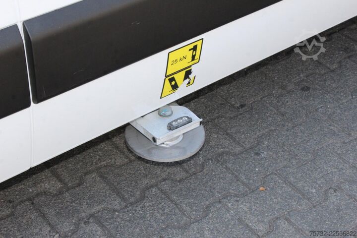 Lastbilsmonterad arbetsplattform Renault Master  Versalift VDTL 14m - 2 Per.Korb 230kg