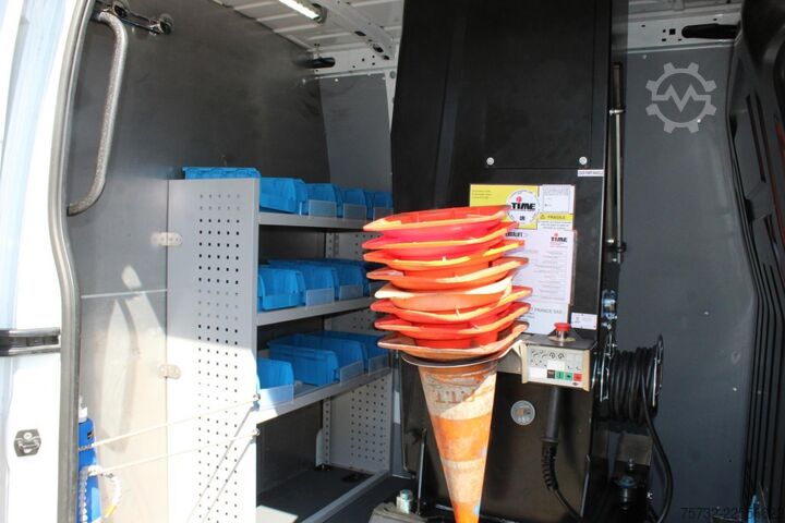 Lastbilsmonterad arbetsplattform Renault Master  Versalift VDTL 14m - 2 Per.Korb 230kg