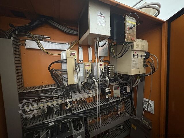 Pionowe centrum obróbcze HURCO VMX24