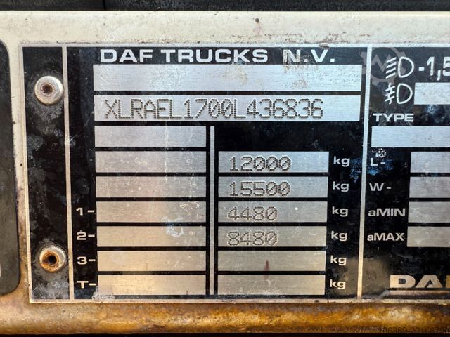 Flaklastbil med kapell DAF LF 45 /220 4x2 Curtainsider and Taillift Euro 6