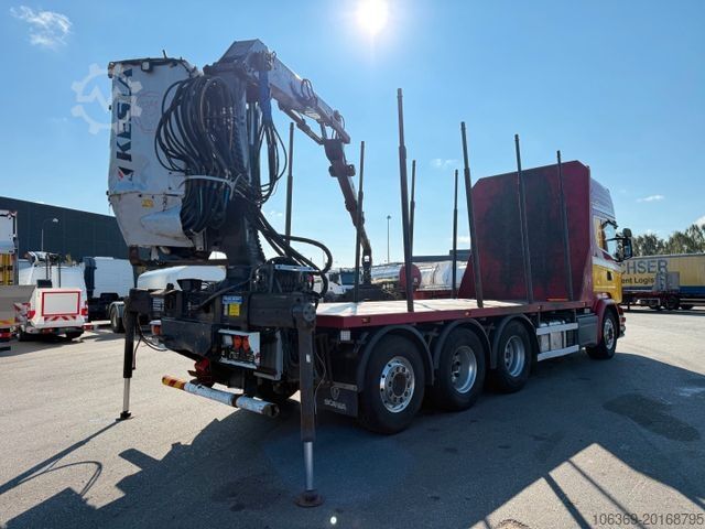 Grúa montada en camión SCANIA R580 V8 8x4*4 Crane Kesla 21127 / Woodtransport