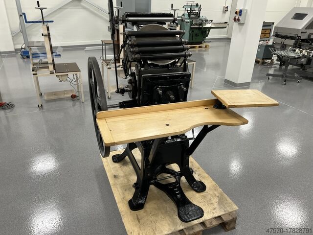 Boekdrukmachine Letterpress printing press foot operated