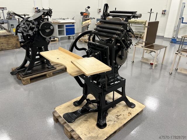 Boekdrukmachine Letterpress printing press foot operated