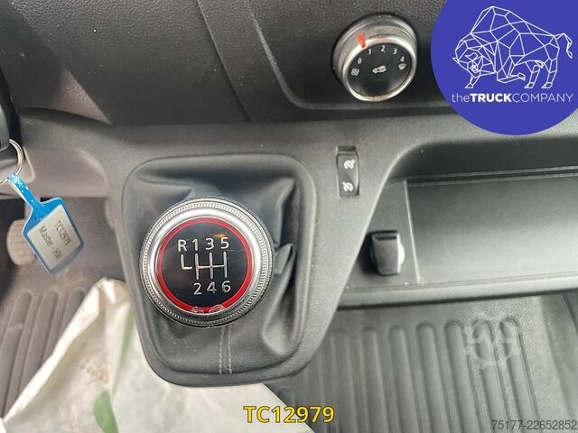 Piattaforma di sollevamento Renault Master 145.35 klubb