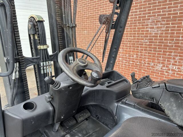 Elektrikli 4 tekerlekli forklift Linde E30L-01