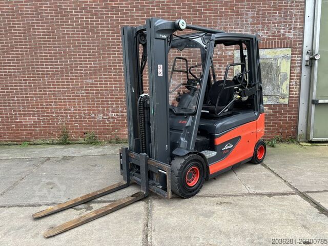 Elektrisk 4 -hjulig gaffeltruck Linde E25L-01